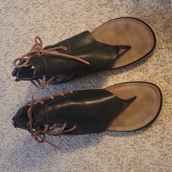 Otot sandals.....size 8M......cute lace ups with a zip - Picture 1 of 6